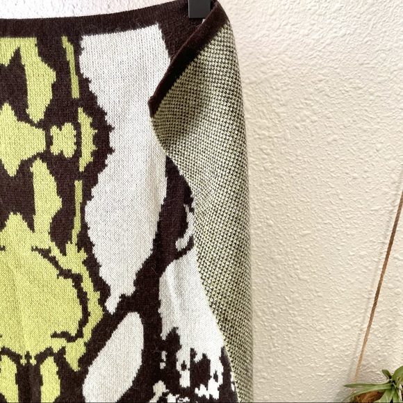 Gorgeous cashmere blend snake pattern knit wrap - Picture 3 of 6